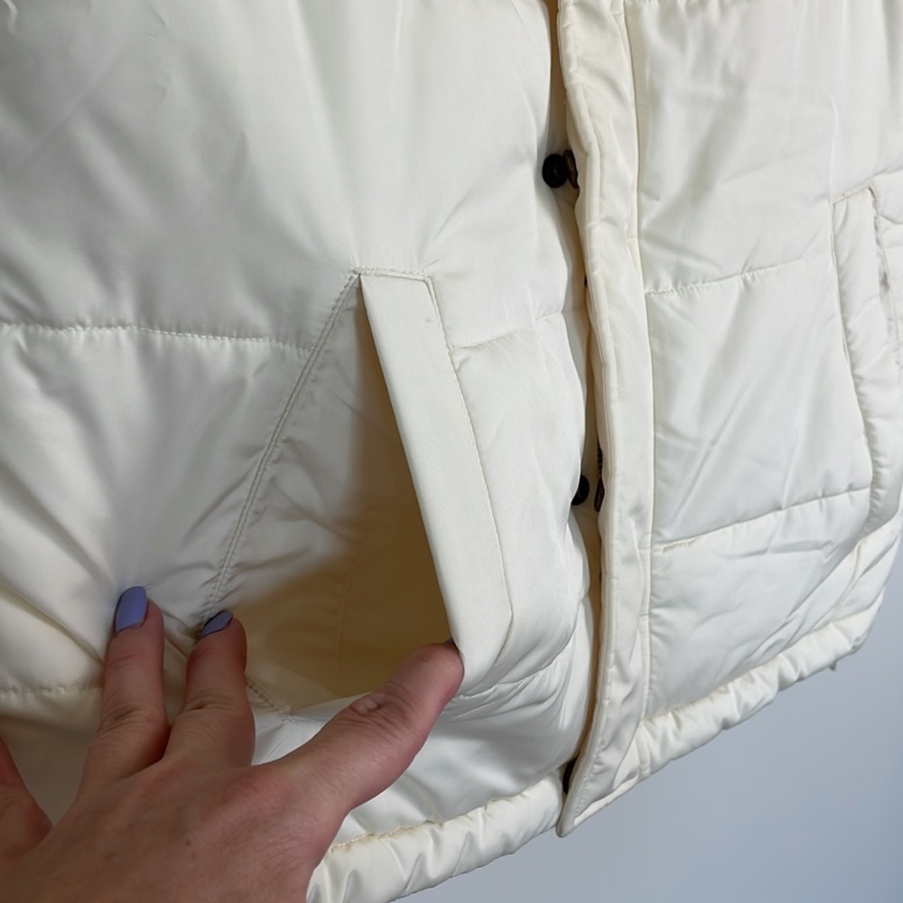 Chaps Ivory Puffer Vest. Size Medium - Picture 6 of 10